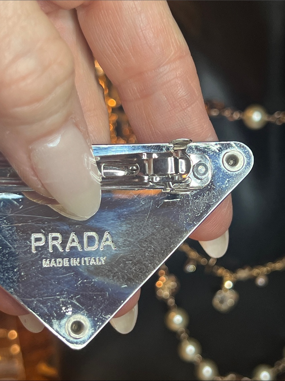 White and Silver Triangle Logo Hair Clip - Picture 6 of 8